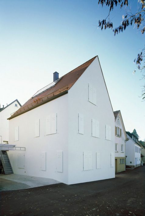 HAUS B