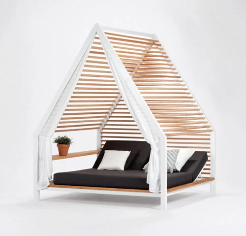OUTDOOR LOUNGE BED de Patricia Urquiola