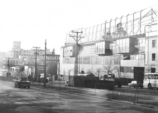 1345228555-01-fachada-a-joaquin-costa-foto-en-1962-528x376