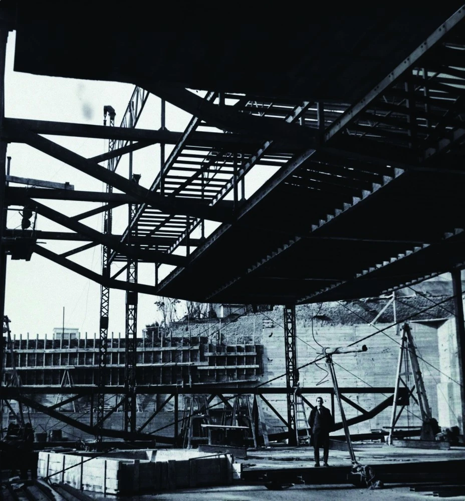 1345228660-09-gm-en-construcci--n-928x1000