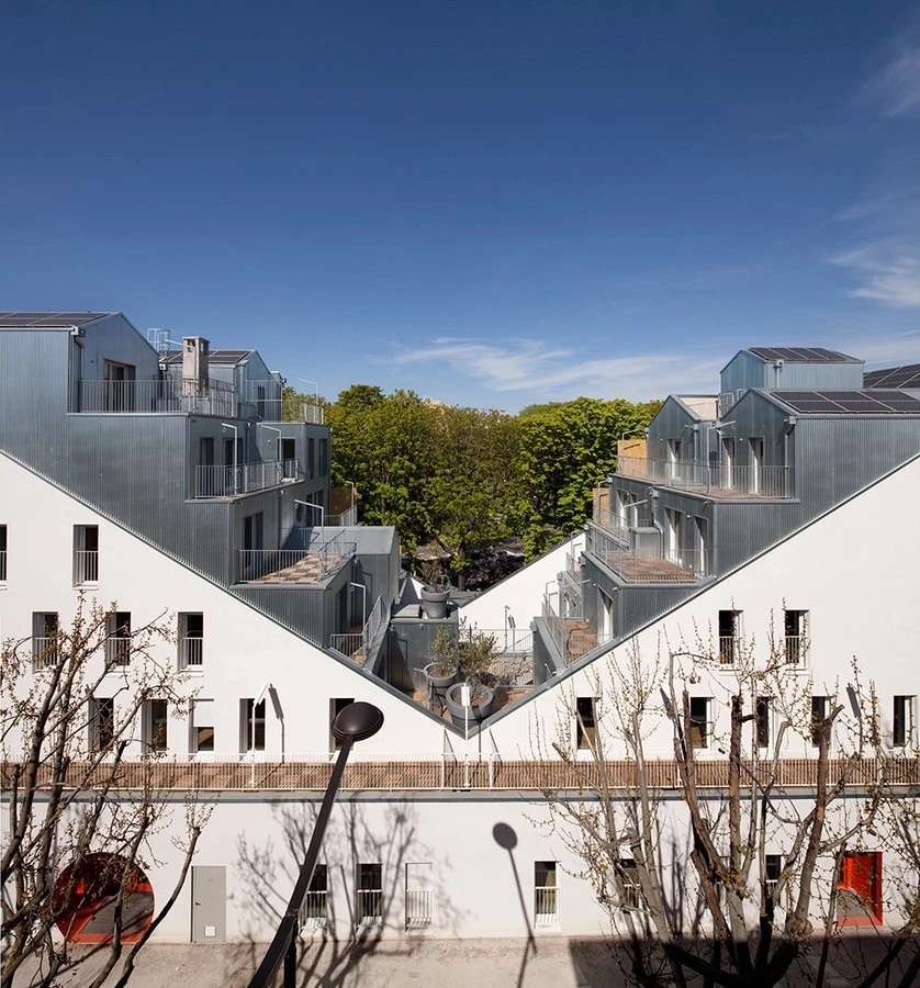 m-building-s270213-c2