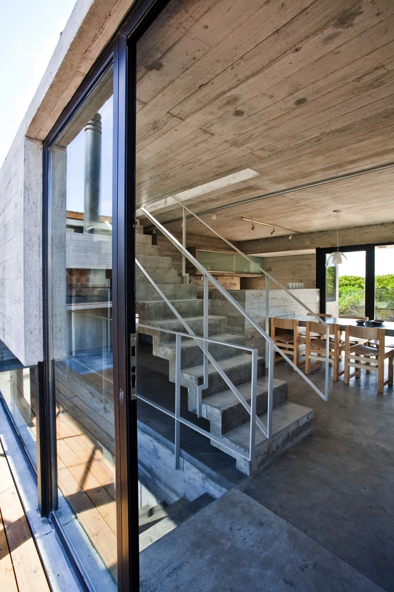 529d3389e8e44e553d00003c_casa-en-la-playa-bak-architects_00265362-1000x1500