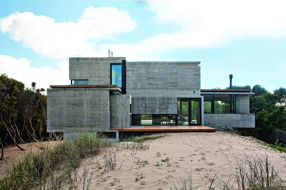 529d34bbe8e44e0120000041_casa-en-la-playa-bak-architects_00265422-1000x666