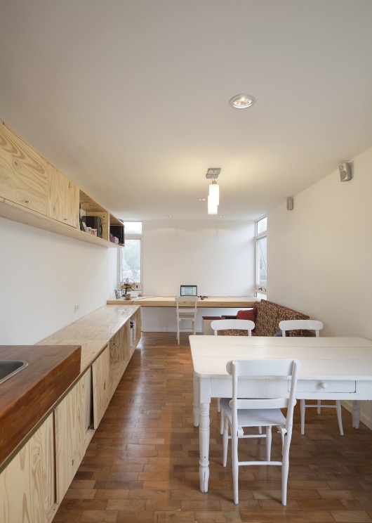 533b72ccc07a80e62d000050_m-a-house-matias-pons-estel_06-casa_mia_-_ph-federico_cairoli_-low--530x744