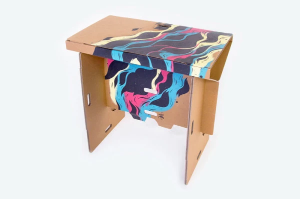 Refold_Portable-cardboard-desk-Matt-Innes-10-600x399