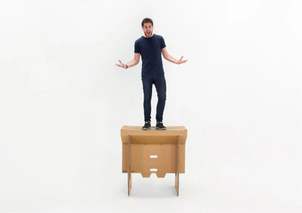Refold_Portable-cardboard-desk-Matt-Innes-3-600x422