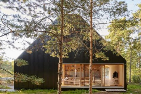 Casa Husarö, entre pinos y con vistas al mar