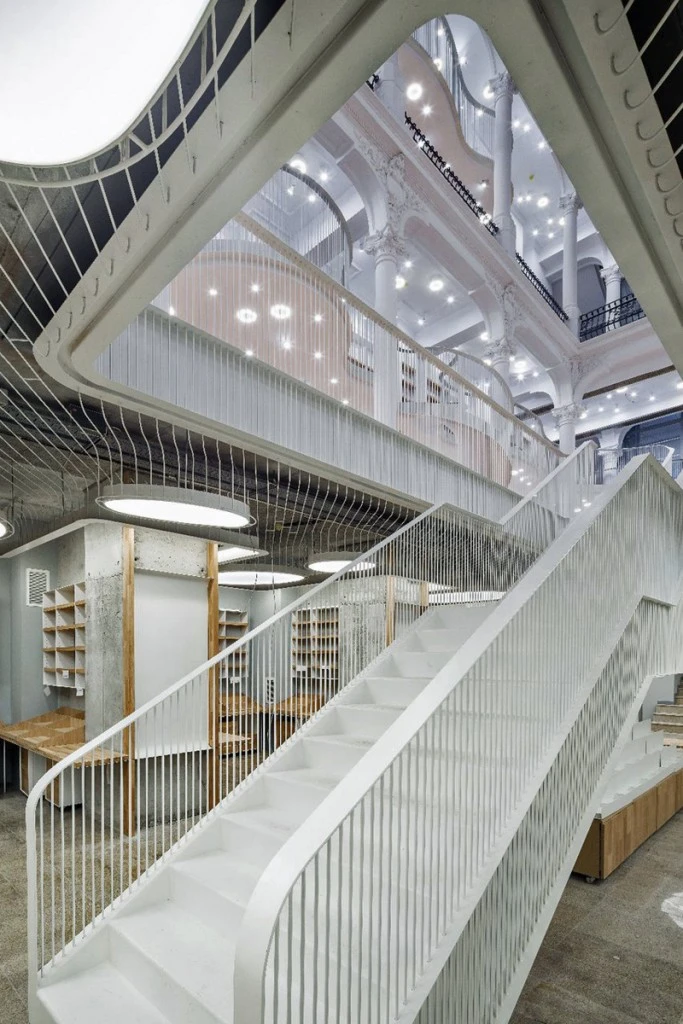 8carturesti depiertaymira