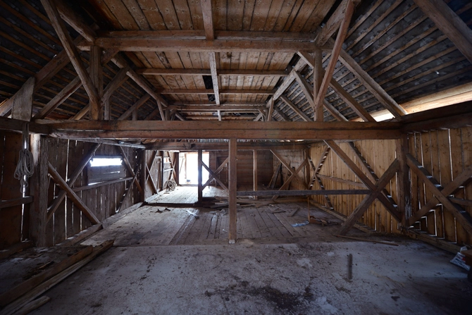01_EXISTING_BARN-INSIDE_2