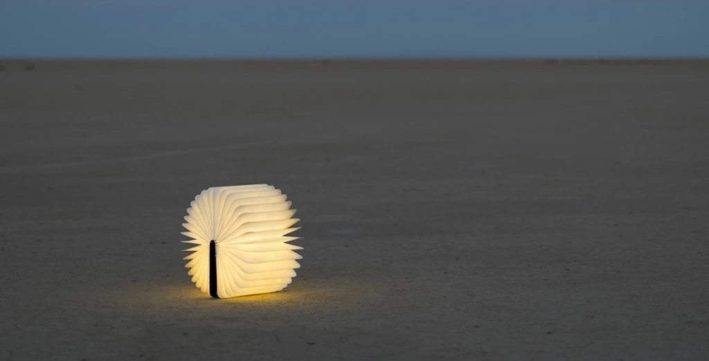 Lumio, una lámpara oculta en un libro