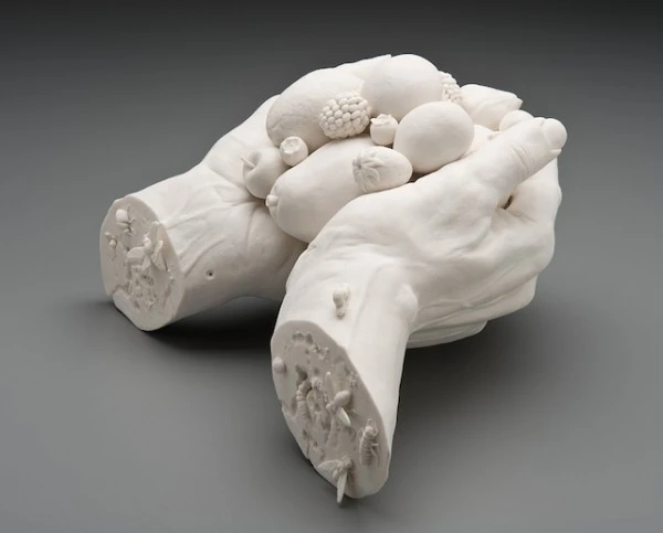 Las inquietantes esculturas de Kate MacDowell