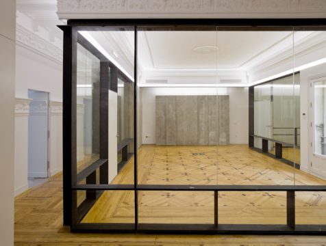 Conversión de una vieja vivienda en una moderna oficina