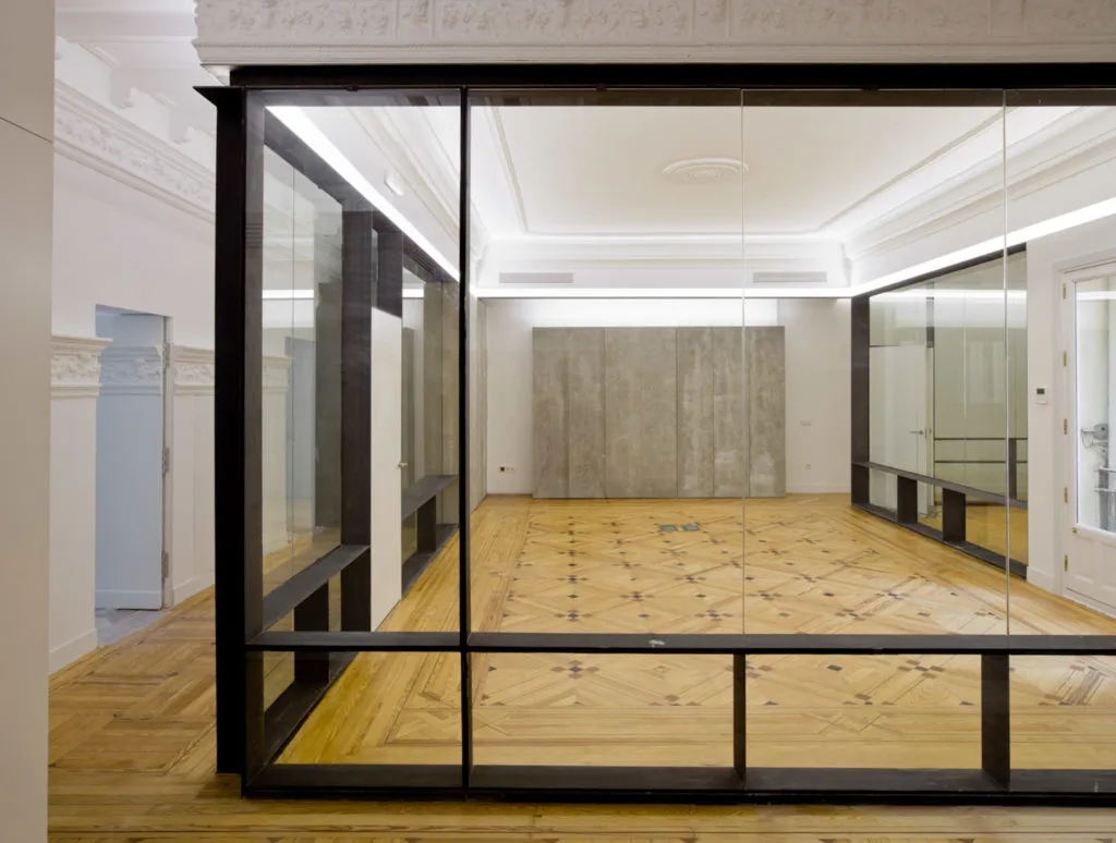 Conversión de una vieja vivienda en una moderna oficina