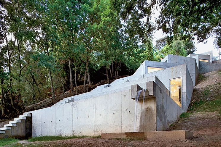 Casa Tólo, una fascinante cascada de hormigón