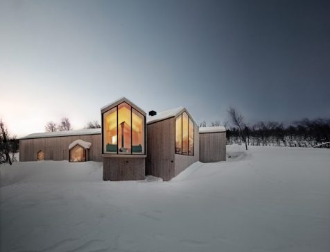 Un refugio invernal panorámico: Split View Mountain Lodge