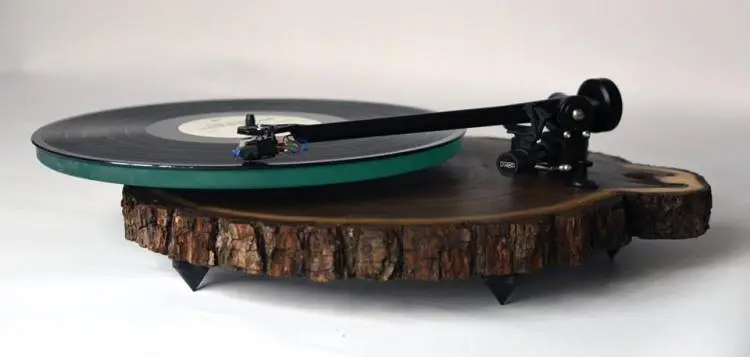 ¿Un tocadiscos de madera?