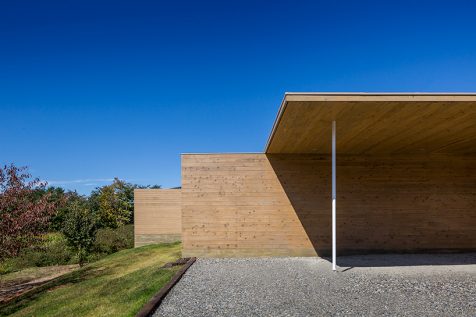 Solid Cedar House, el homenaje de Shigeru Ban a uno de sus maestros