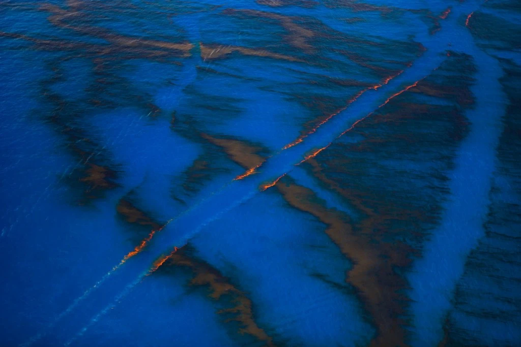 Louisiana (USA). June 24, 2010. Flight to the Deepwater Horizon site, the BP leased oil platform exploded on April 20 and sank after burning. Photo by © Daniel Beltra/Greenpeace.