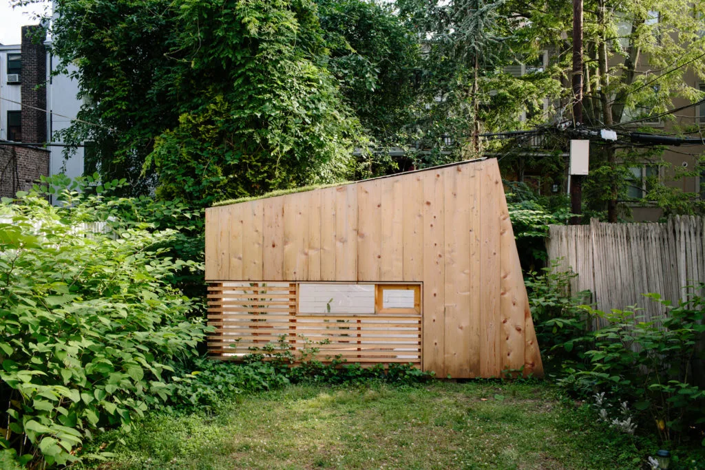 Un sorprendente oasis de madera en pleno Brooklyn