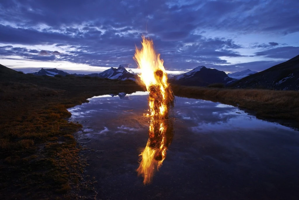 martinhill_art_Burning-Issues_dym12