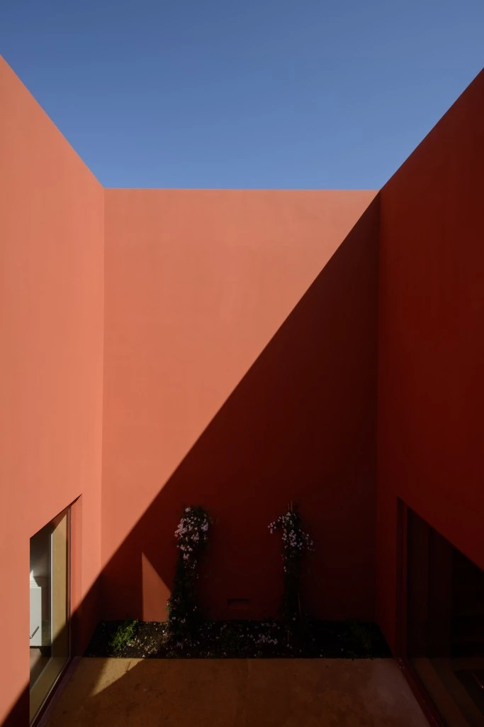 DESPIERTAYMIRA Casa en Oeiras. Pedro Domingos Arq Photo © João Carmo Simões (18)