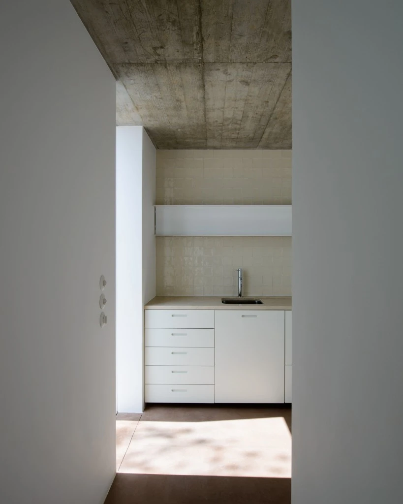 DESPIERTAYMIRA Casa en Oeiras. Pedro Domingos Arq Photo © João Carmo Simões (4)