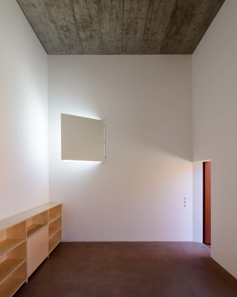 DESPIERTAYMIRA Casa en Oeiras. Pedro Domingos Arq Photo © João Carmo Simões (5)