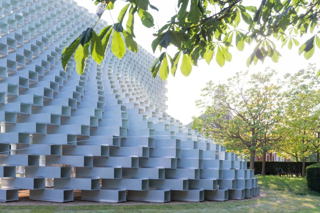 Imagen lateral del Serpentine Pavilion en Hyde Park