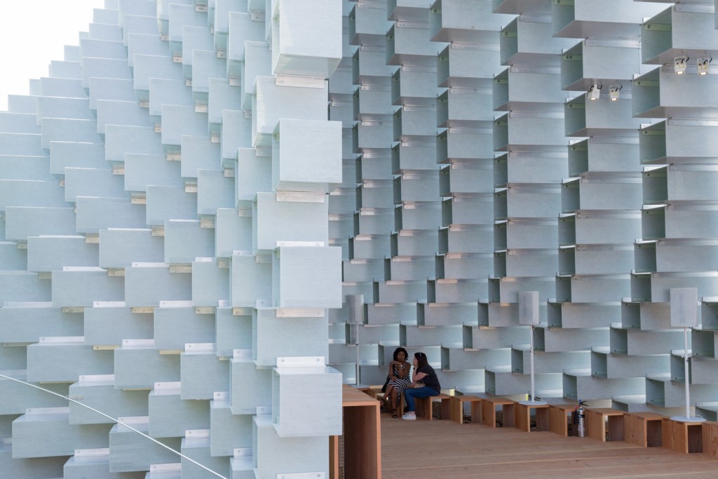 Serpiente Pavilion 2016 interior diseñado por Bjarke Ingels