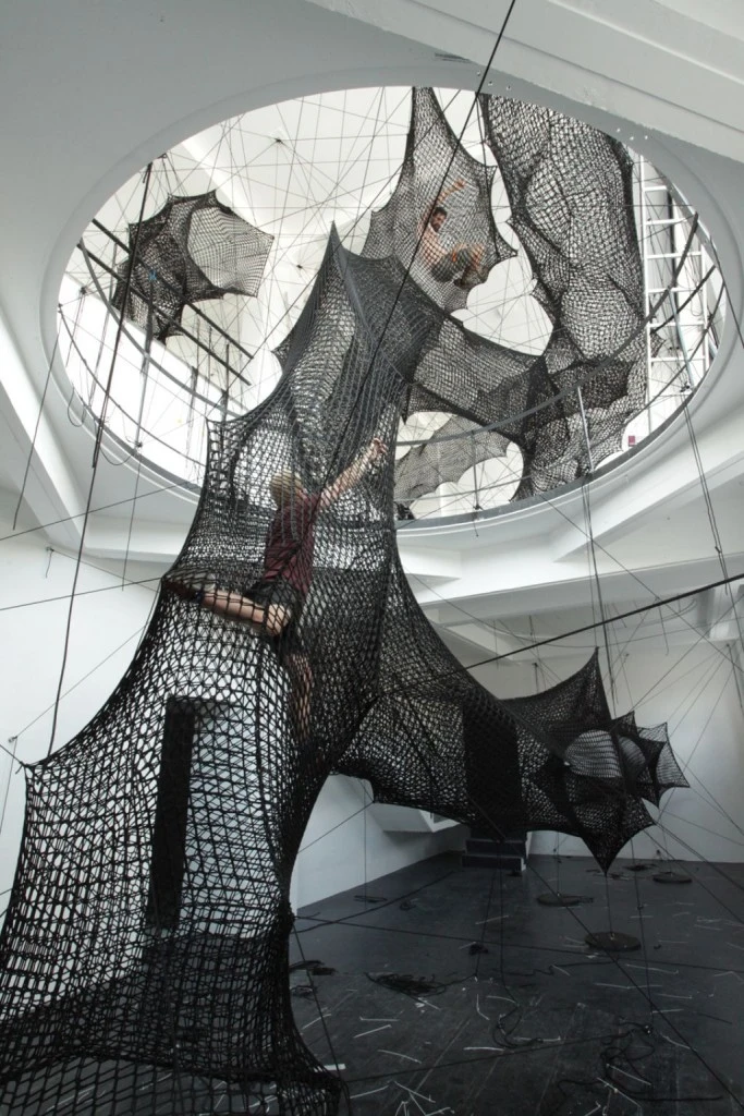 Detalle de instalación en red interactiva de Numen