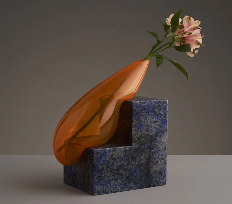 detalle de jarron en tonos naranjas