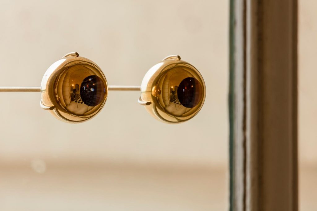 Detalle de los anteojos dorados The gaze of Versailles