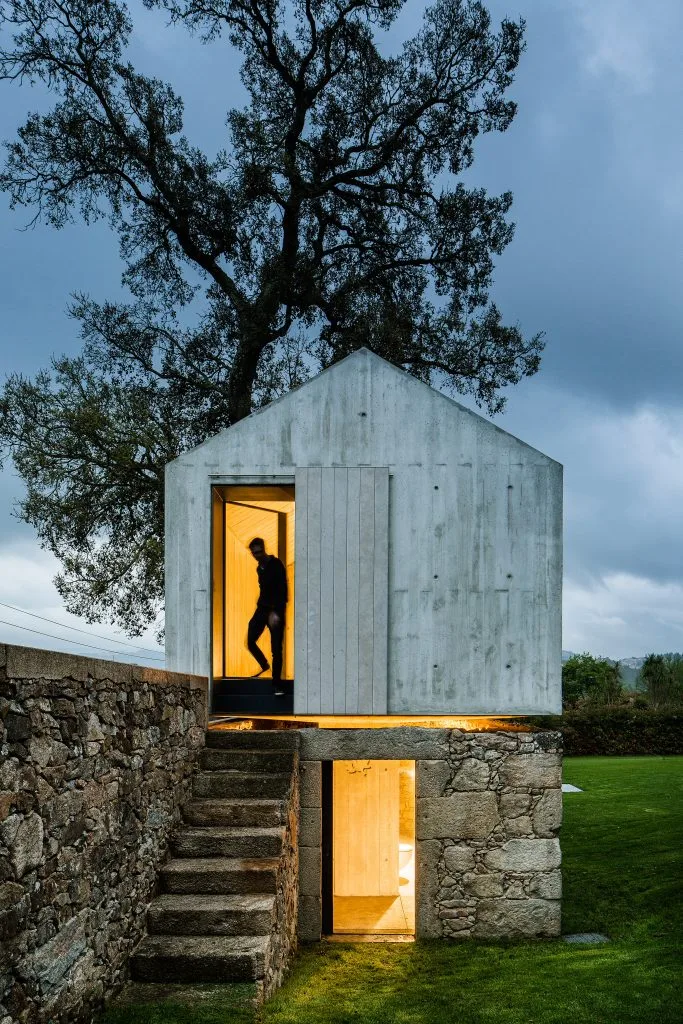 The Dovecote: de palomar a casa del árbol contemporánea