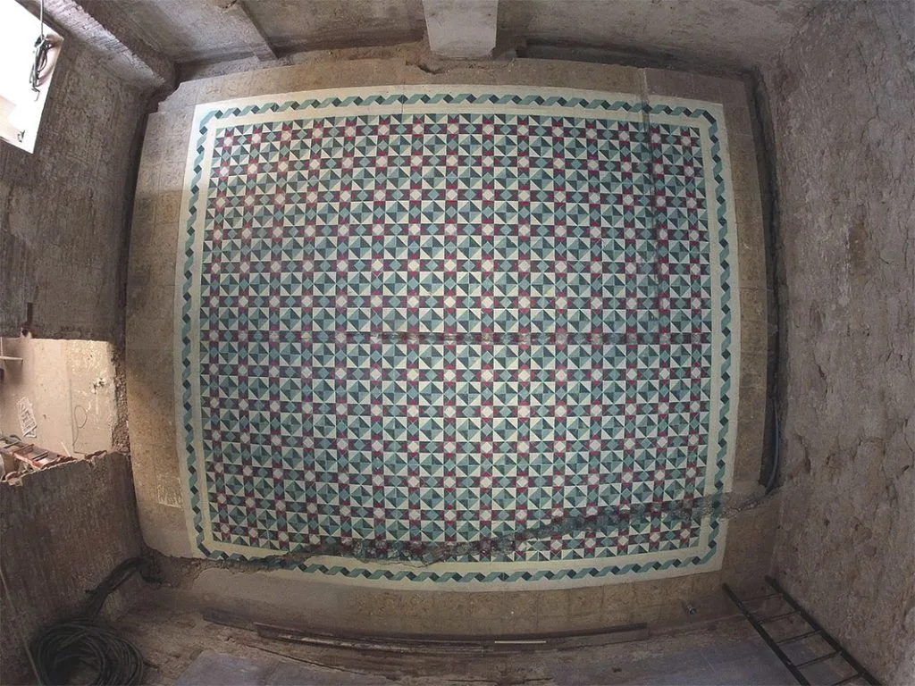 Uno de los ejemplos de falsas baldosas de Javier de Riba 