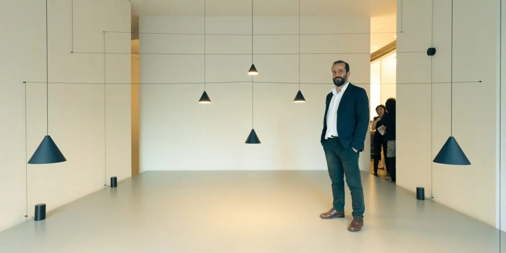 Michael Anastassiades junto con la colección String Lights