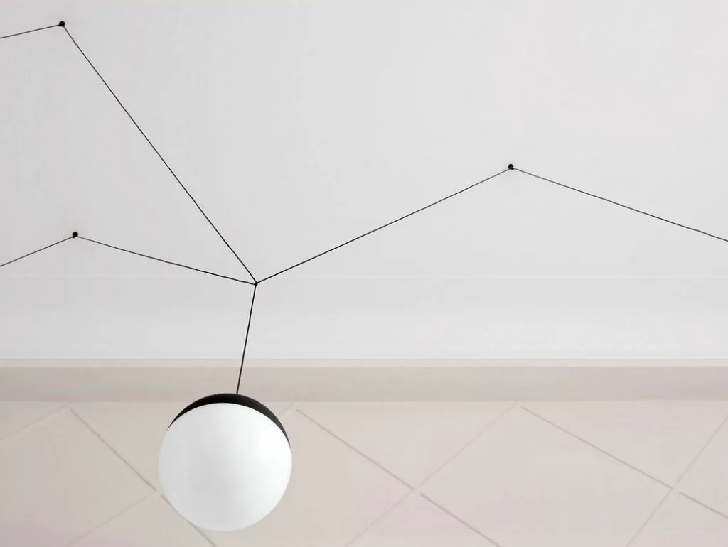 Detalle de una de las lámparas de aluminio fundido