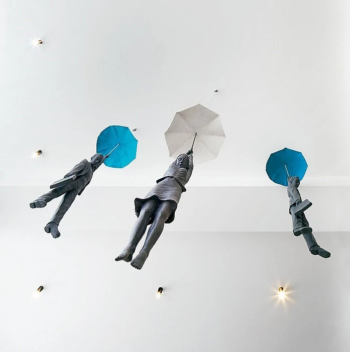 La lluvia trae esculturas a la agencia londinense Fold7