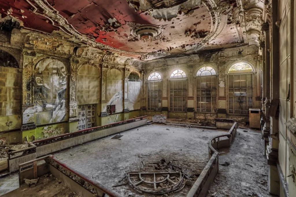 Fotografía Christian Richter del interior de un lugar abandonado 