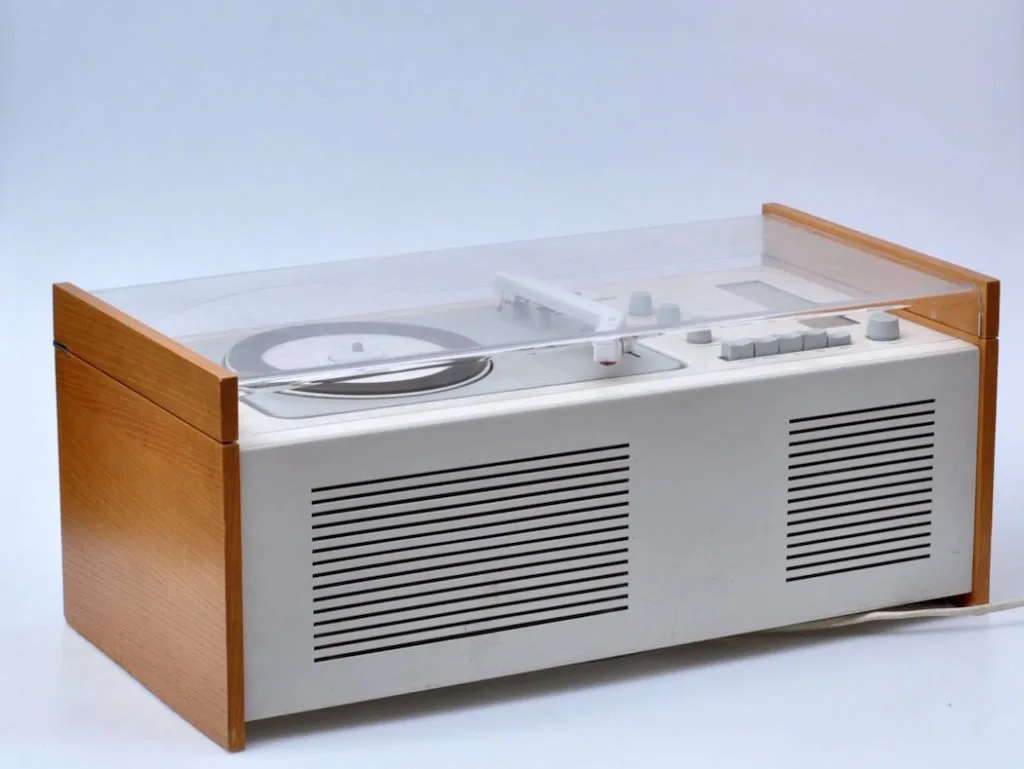 Tocadiscos diseñado por Dieter Rams 