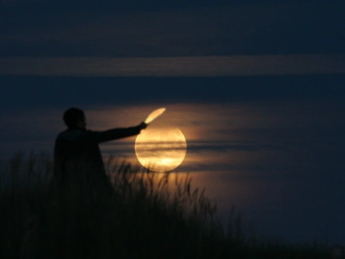 Fotografía de la serie «Moon Games» de Laurent Laveder