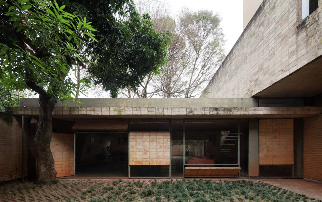 Casa Fanego: arquitectura de arcilla en la capital paraguaya