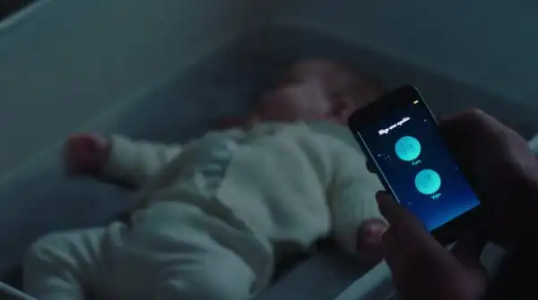 Se conecta a la cuna y va reproduciendo fielmente cada parámetro