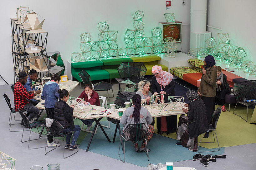 Bienal de Venecia 2017 construcción de lámparas LED 