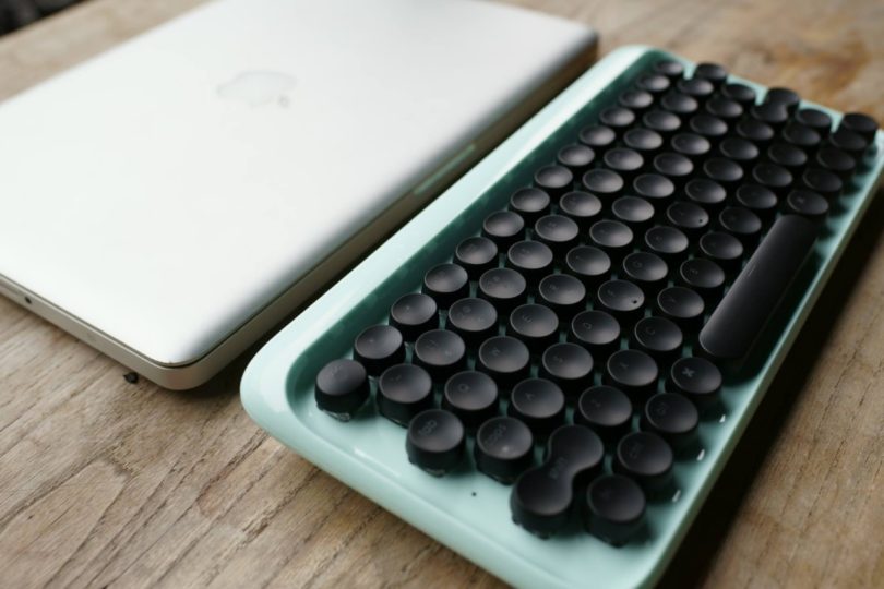 Teclado inalámbrico recupera la estética y la funcionalidad de las viejas máquinas