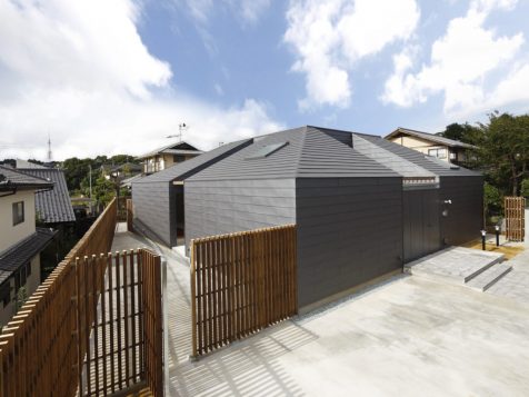 ¿Dentro o fuera? La Casa Yagiyama nos propone una dilución de conceptos