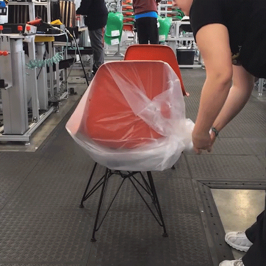 Empaquetado de la silla Shell una vez finalizada