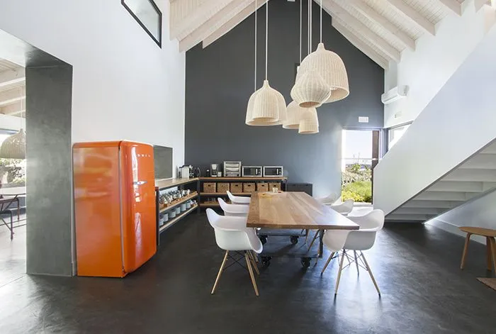 Proyecto interiorismo BATAVIA silla shell en la cocina, oficina Pozuelo