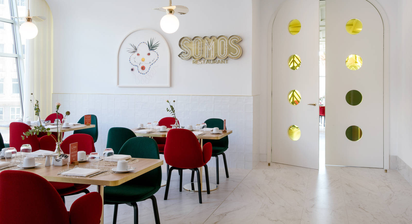Detalle de una de las salas comedor del hotel Barceló