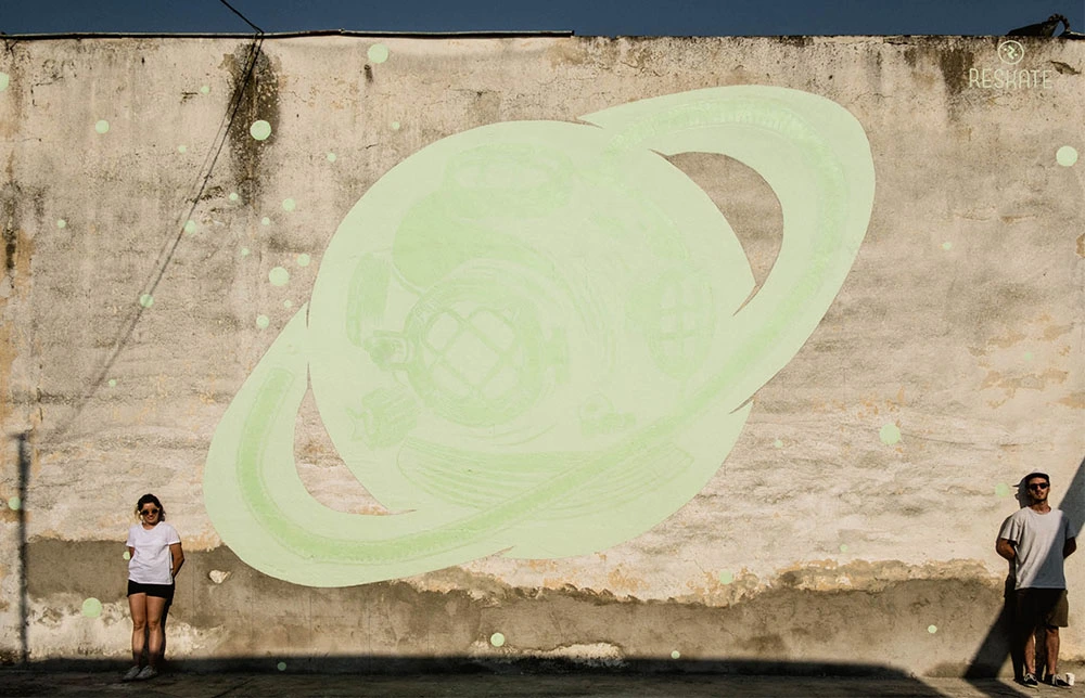 mural de sarturno a la luz del día, Unawareness de Reskatestudio 