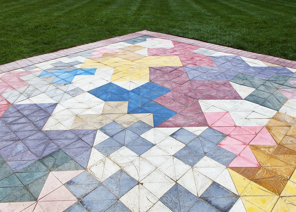 instalación ladrillos teñidos por cody hoyt